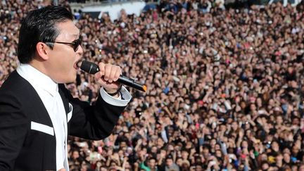 Psy s&#039;offre un &quot;Flashmob&quot; au Trocadéro, le 5 novembre 2012
 (THOMAS SAMSON / AFP)