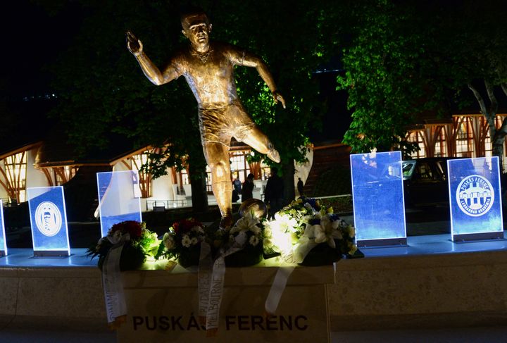 La statue de Ferenc&nbsp;Puskas, à Felcsut, inaugurée en 2014 (ATTILA KISBENEDEK / AFP)