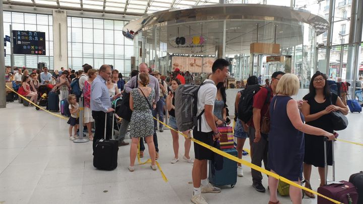 Les files d'attente pour les trains Eurostar, les plus touchés par les retards. (STÉPHANE GARCIA / RADIO FRANCE)