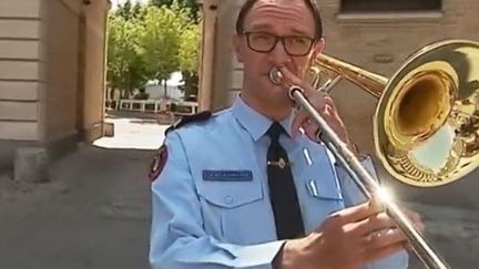 Attentats en Angleterre : l'hommage de la Garde républicaine au Stade de France (FRANCE 3)