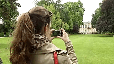 Plus de 5500 visiteurs ont sillonné le parc de l'Hôtel Matignon dans les  "Rendez-vous aux jardins" 2014
 (France 2 / Culturebox)