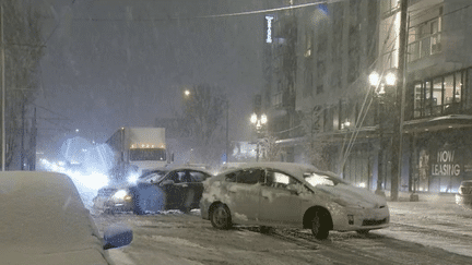 États-Unis : le pays figé par une gigantesque tempête hivernale