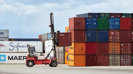 Des conteneurs au port de Nantes-Saint-Nazaire (Loire-Atlantique), le 19 mai 2021.&nbsp; (MATHIEU THOMASSET / HANS LUCAS / AFP)