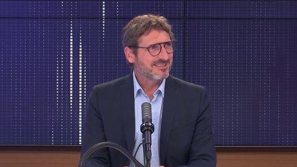 Matthieu Orphelin, député écologiste du Maine-et-Loire, était l'invité du "8h30 franceinfo", mercredi 18 août 2021. (FRANCEINFO / RADIOFRANCE)