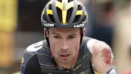 Primoz Roglic au passage de la ligne d'arrivée à Pontivy, le 28 juin 2021 sur la 3e étape du Tour de France. (BENOIT TESSIER / POOL / AFP)