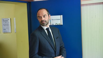 Le Premier ministre Edouard Philippe visite l'entreprise Poujoulat de cheminées en acier et canalisations de toit, à Niort (Deux-Sèvres), le 11 septembre 2017. (XAVIER LEOTY / AFP)