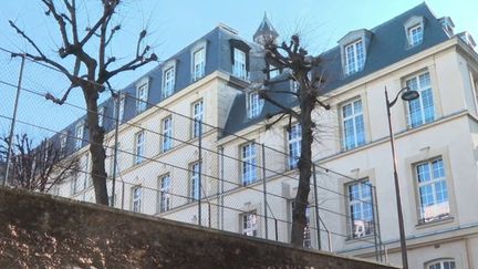 Paris : le directeur d’un lycée privé accusé d’agression sexuelle sur un élève