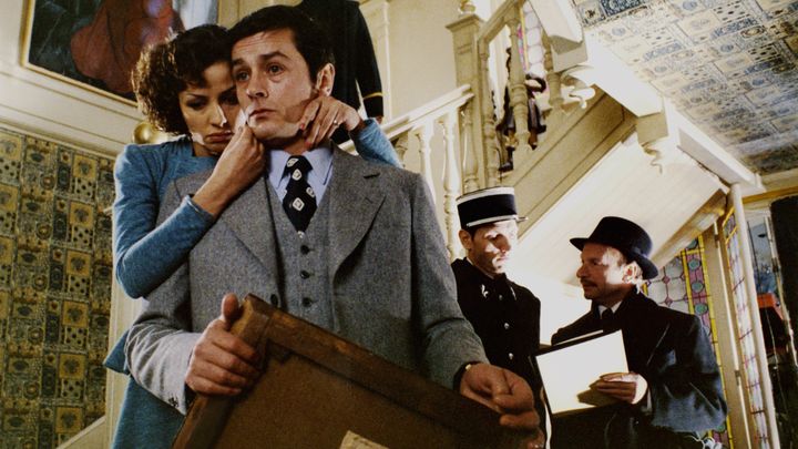 Les acteurs Juliette Berto et Alain Delon dans "Monsieur Klein" (1976), réalisé par Joseph Losey. (NANA PRODUCTIONS/SIPA / SIPA)