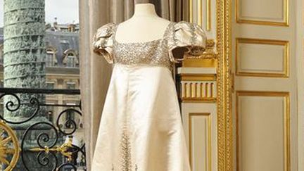 Robe Impératrice Josephine en vente à Fontainebleau le 4/12/2011 chez Osenat
 (Osenat)