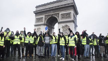 Malgré les mesures annoncées, les "gilets jaunes" restent mobilisés