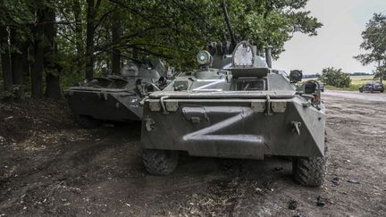 Un char russe dans la région de Kharkiv, le 10 septembre 2022.&nbsp; (JUAN BARRETO / AFP)