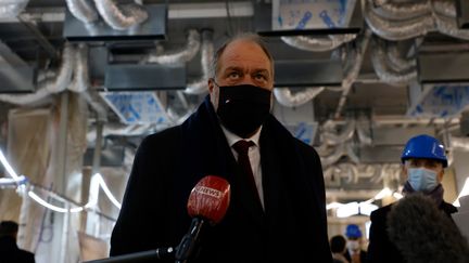 Eric Dupond-Moretti visite&nbsp;la nouvelle salle d’audience dédiée aux "grands procès" au sein de l’historique palais de justice de Paris, mardi 19 janvier 2021. (LUDOVIC MARIN / AFP / POOL)