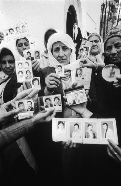 Femmes palestiniennes pleurant leurs martyrs, Beyrouth-ouest, 1982
 (Christine Spengler / Corbis)