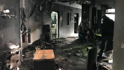 Le rez-de-chaussée de France Bleu Isère à Grenoble en partie détruit par un incendie criminel, le 28 janvier. (LÉOPOLD STRAJNIC / RADIO FRANCE)