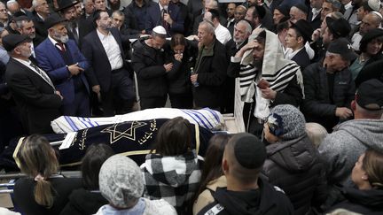 Funérailles de deux des sept Israéliens tués dans une attaque près d'une synagogue, le 29 janvier 2023. (ATEF SAFADI / EPA)