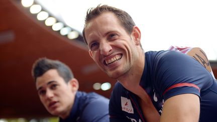 &nbsp; (Renaud Lavillenie en or, Kévin Menaldo (au second plan) en bronze. La France fait le plein en saut à la perche. © Maxppp)