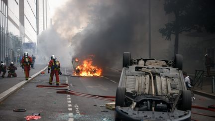 Des violences ont éclaté en marge de la marche blanche en mémoire de Nahel à Nanterre. (THOMAS PADILLA / MAXPPP)