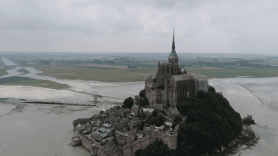 JO de Paris 2024 le MontSaintMichel accueillera la flamme pour la