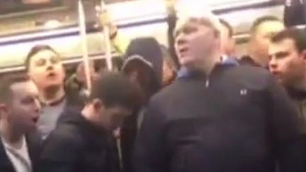 Capture d'écran d'une vidéo montrant les supporters de Chelsea accusés de racisme dans le métro parisien, le 17 février 2015.  (YOUTUBE)