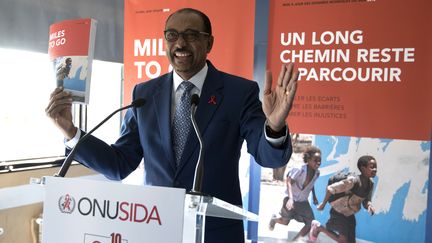 Michel Sidibé, le&nbsp;directeur exécutif de l’Onusida, lors d'une conférence de presse à Paris, le 18 juillet.&nbsp; (THOMAS SAMSON / AFP)