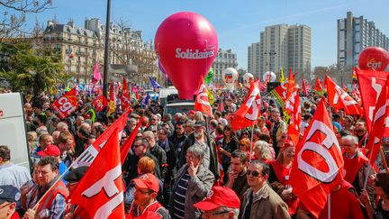 Dans une manifestation contre l'austérité, le 9 avril 2015 à Paris. (CITIZENSIDE / JALLAL SEDDIKI / AFP)