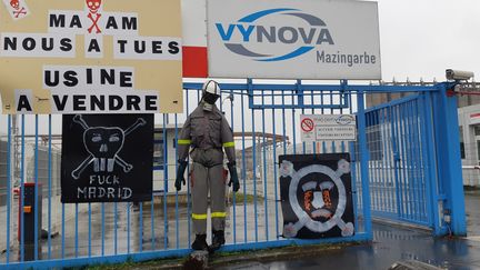 L'entrée de l'usine Maxam Tan, à Mazingarbe (Pas-de-Calais), en mars 2021. (ETIENNE MONIN / RADIO FRANCE)