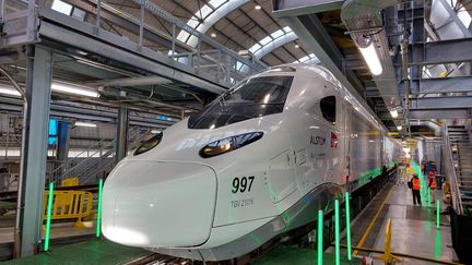 The TGV-M test train at the SNCF South-East European Technocentre, October 6, 2023. (RAPHAEL EBENSTEIN / FRANCEINFO / RADIO FRANCE)