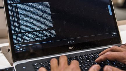 Face à ce déferlement de cyber menaces, l’hyper prudence est de mise. (PHILIPPE HUGUEN / AFP)