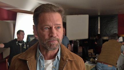 Le comédien canadien Jason Priestley sur le tournage de "Mort sur la piste" dans la Sarthe (France 3 Pays-de-la-Loire)