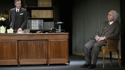 Michel Jonasz (à droite) est Albert Einstein dans ""Le cas Eduard Einstein"
 (DELALANDE RAYMOND/SIPA)