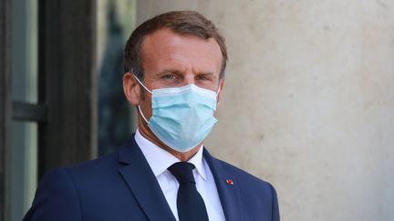 Emmanuel Macron va diriger un nouveau conseil de défense mardi 29 décembre, en visio-conférence. (LUDOVIC MARIN / AFP)