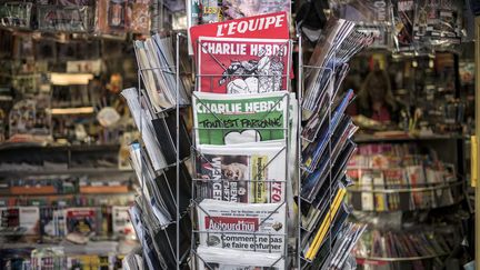 Un kiosque à journaux, le 25 février 2015, à Lyon (Rhône). (JEFF PACHOUD / AFP)