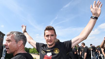 Le buteur allemand Miroslav Klose, à l'occasion des célèbrations du quatrième titre mondial de la Mannschaft. (MARKUS GILLIAR / POOL)