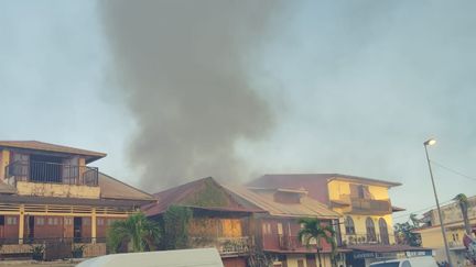 Incendie d'une maison à la rue du 21 et 22 juin à Cayenne (Internaute)