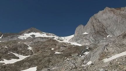 Climat : l'inquiétante fonte du glacier d'Ossoue