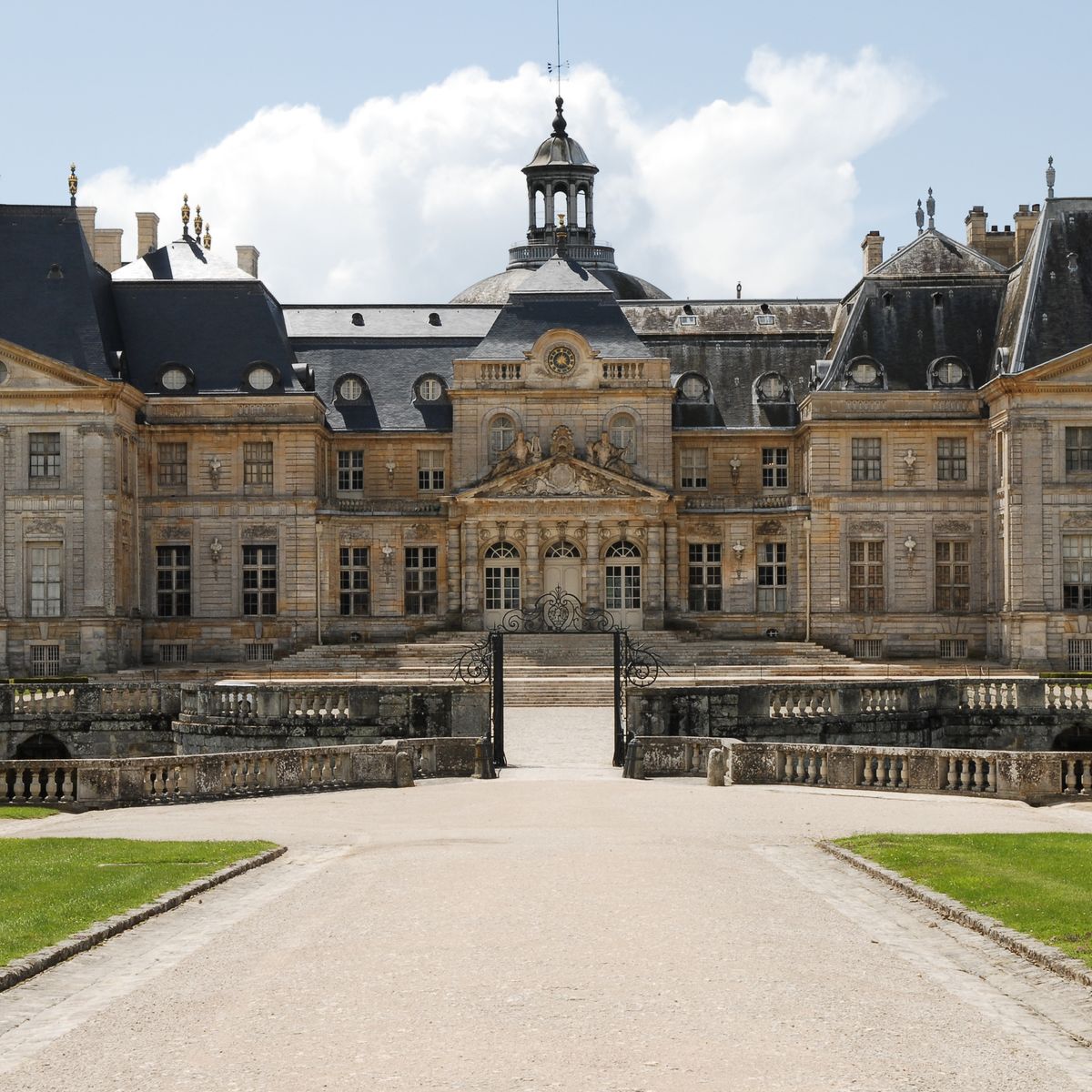 Les Proprietaires Du Chateau De Vaux Le Vicomte Sequestres Et Voles Le Montant Du Butin Estime A Deux Millions D Euros