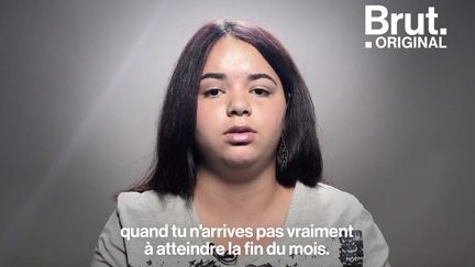 En France, 3 millions de mineurs vivent sous le seuil de pauvreté. Pendant près d'un an, Andréa Rawlins-Gaston a suivi Sofia et Jassim, deux jeunes dans cette situation. Grandir pauvre, voilà ce que ça change.