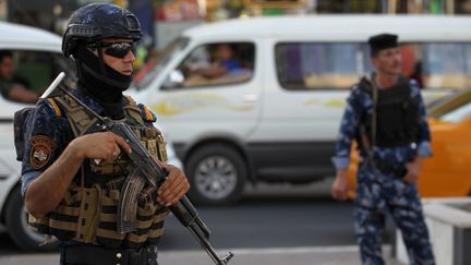 Une patrouille de police à Bagdad, en Irak, le 29 juin 2018. (AHMAD AL-RUBAYE / AFP)