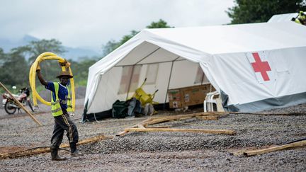 La construction d'un centre de sant&eacute; &agrave; Kenema, en Sierra Leone, le 25 ao&ucirc;t 2014. (MOHAMMED ELSHAMY / ANADOLU AGENCY / AFP)