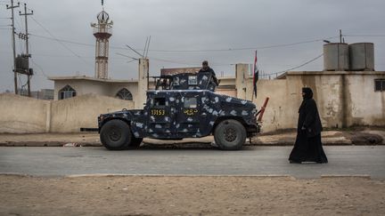 La rue principale d'Hamam al-Alil, ville libérée de l'Etat islamique, le 7 novembre 2016. (OLYA MORVAN / HANS LUCAS / AFP)