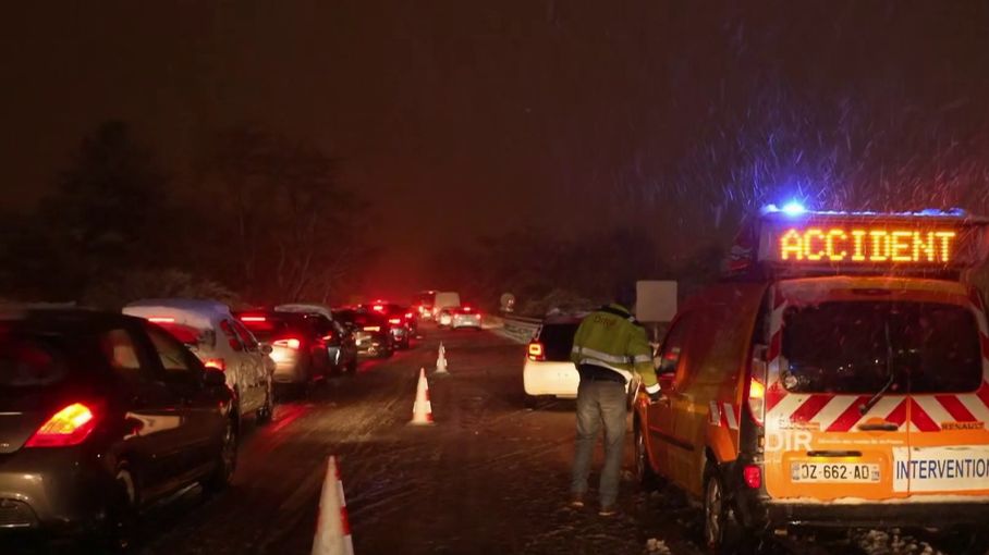 Dépression Caetano : des automobilistes coincés sur les routes à cause de la neige