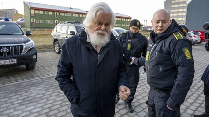 Paul Watson devant le tribunal de Nuuk au Groënland, le 2 octobre 2024. (LEIFF JOSEFSEN / AFP)