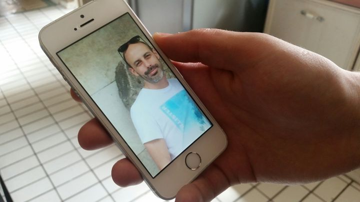 Le&nbsp;portrait de Sébastien Belanger, un Français de 36 ans disparu depuis l'attentat de Londres, le 3 juin 2017. (BENJAMIN ILLY / FRANCEINFO)