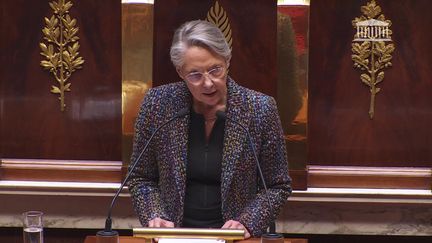 Elisabeth Borne s'exprime devant l'Assemblée nationale à Paris, le 16 mars 2023. (FRANCEINFO)