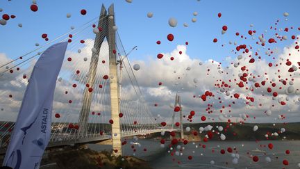 Le pont Yavuz Sultan Selim inauguré le 26 août à Istanbul.
 (Metin Pala / ANADOLU AGENCY)