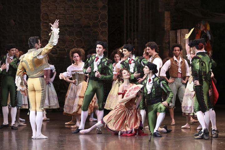 Anna O'Neil, la danseuse de rue et Florian Magnenet
 (Svetlana Loboff/Opéra national de Paris)