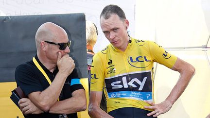 &nbsp; (Dave Brailsford, manager de l'équipe Skye, avec son coureur vedette, Chris Froome © REUTERS/Eric Gaillard)