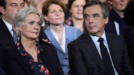 Penelope et François Fillon, lors d'un meeting à Paris, le 29 janvier 2017. (ERIC FEFERBERG / AFP)