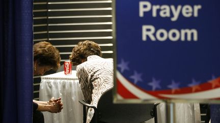 Pour preuve, des salles de pri&egrave;re ont m&ecirc;me &eacute;t&eacute; install&eacute;es dans le centre o&ugrave; se d&eacute;roule la convention. Le 6 novembre prochain, on saura si Dieu les aura exauc&eacute;es. (RICK WILKING / REUTERS)