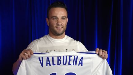 Mathieu Valbuena est officiellement lyonnais pour les 3 prochaines saisons  (PHILIPPE DESMAZES / AFP)